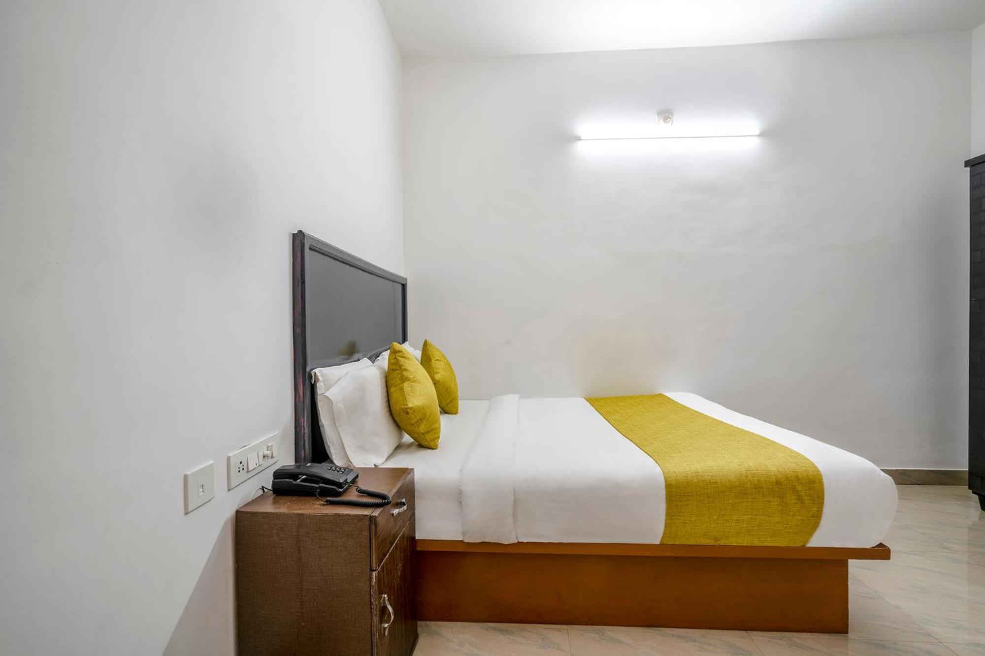 Fabhotel Abrigo Residency Anaviratty Exterior photo